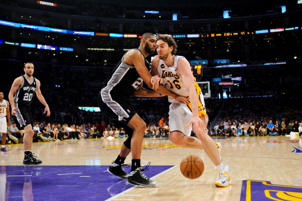 [NBA]东契奇弧顶转身突进 强起抛投2+1