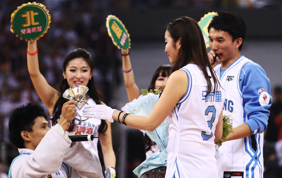 湖人是否该 湖人是否该